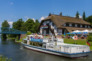 In unmittelbarer Entfernung aller unserer Häuser finden Sie einen Anleger der örtlichen Fahrgastschifffahrt mit Möglichkeiten zu Schiffsfahrten in die Luftkurorte Plau am See und Malchow oder das Heilbad Waren an der Müritz.