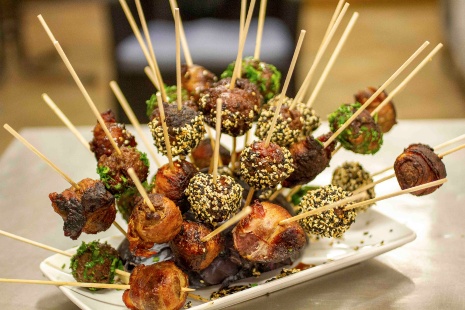 Wilde Hackfleisch-Lollipops Wilde Hackfleisch-Lollipops