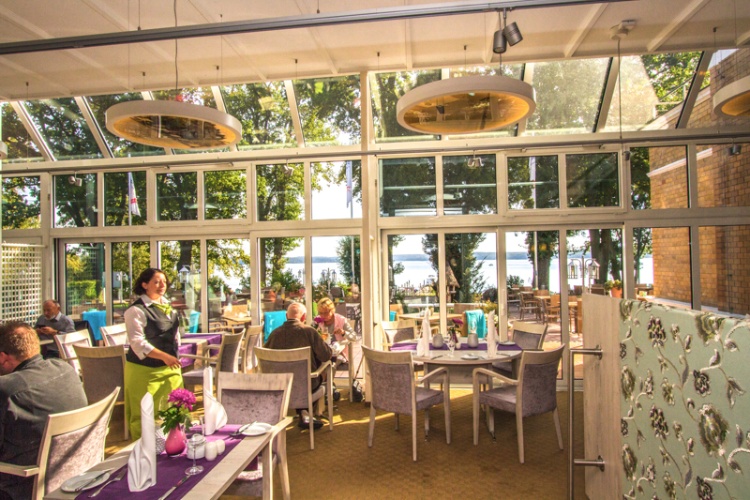 Feiern im Wintergarten mit Seeblick
