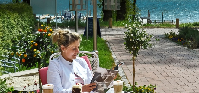 Entspannen Sie bei Kaffee und Kuchen mitten in der Natur